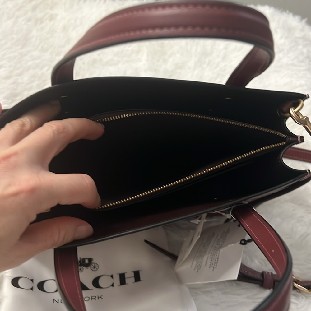 Coach bag 💼 and crossbody color wine - Picture 4 of 4